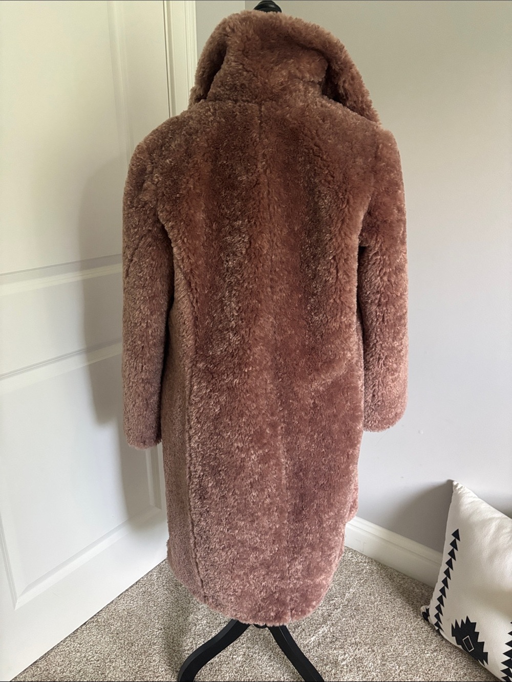 Avec Les Filles Plush Faux Shearling Coat in Mauve - Picture 3 of 6